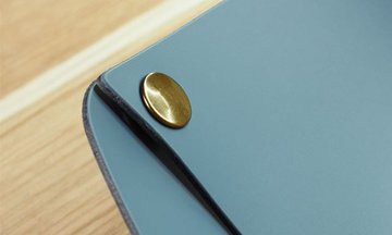 Закопчалка със златно копче