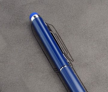 Dunkelblauer Stift